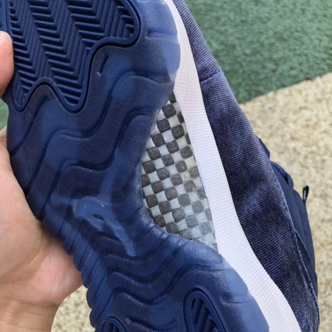 Air Jordan 11 Midnight Navy — Photo 5