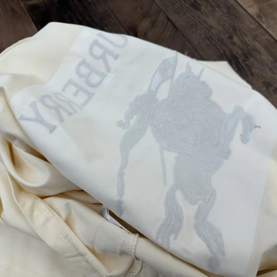 Embroidered Couple T-Shirt — Photo 10