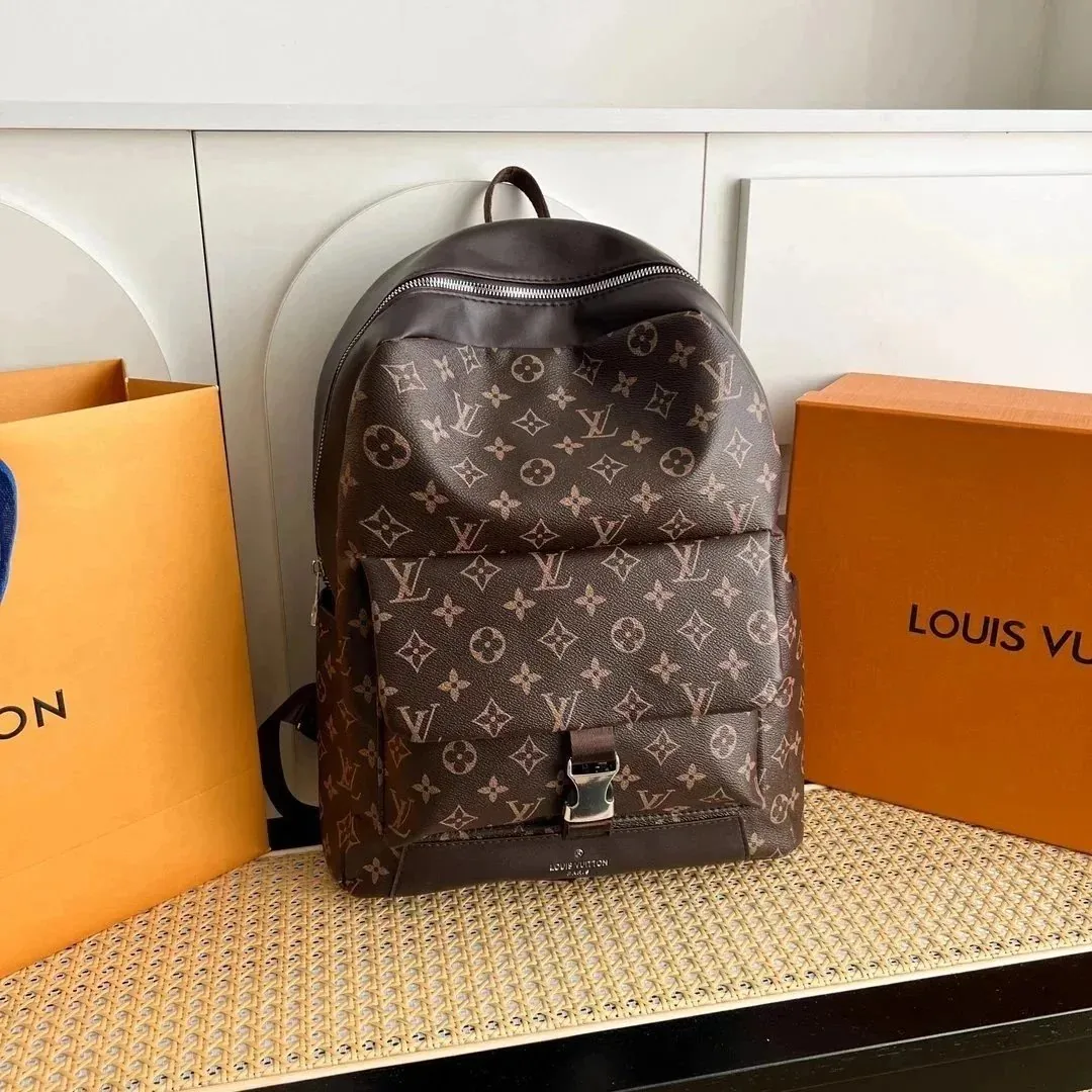 Gucci GG Supreme Backpack and Messenger Collection — Photo 6