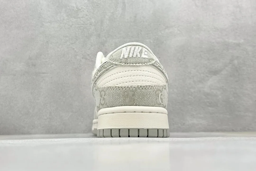 Nike Dunk Low Gucci Collab Top Sneakers — photo 6