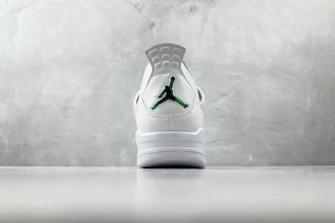 Air Jordan 4 Metallic Pack — Photo 13