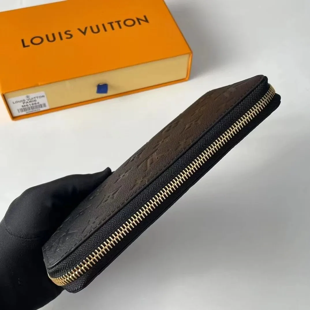 Louis Vuitton Leather Handbag — photo 8