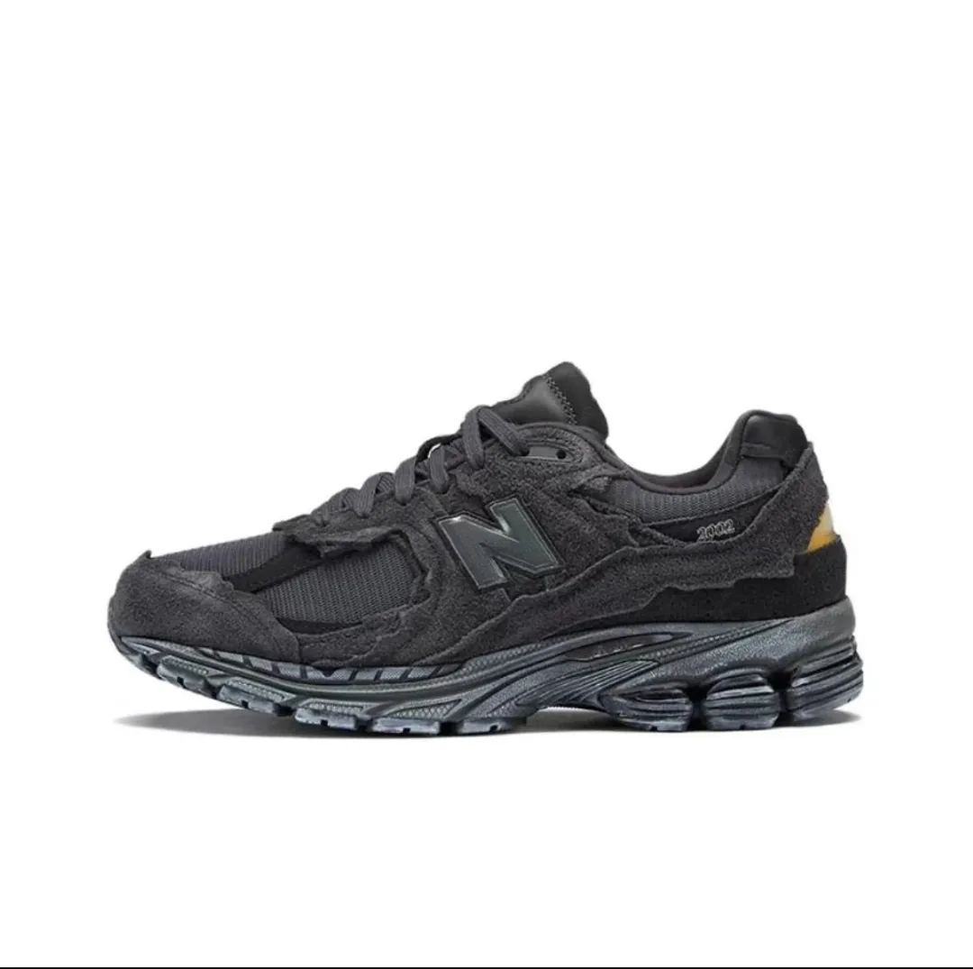 New Balance 2002 Runners — Photo 7
