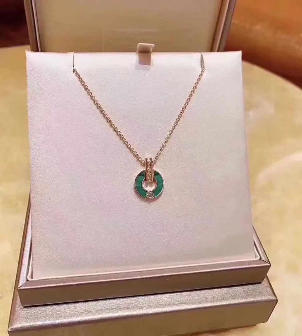 Gold Letter Pendant Necklace — QC