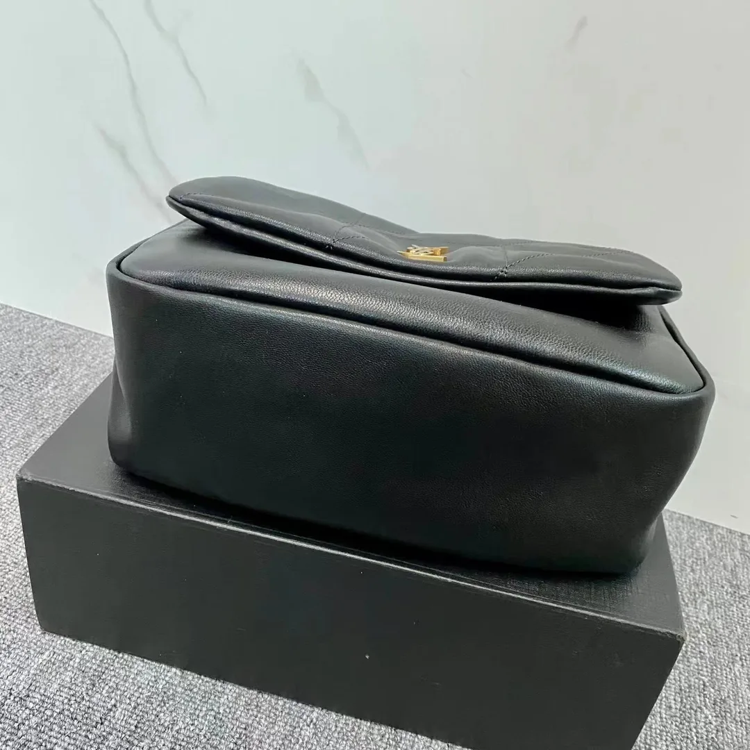 Saint Laurent Leather Shoulder Bag — photo 4