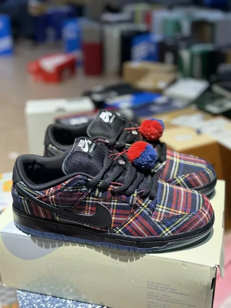 Nike Dunk Low SB Nardwuar Collaboration Sneakers