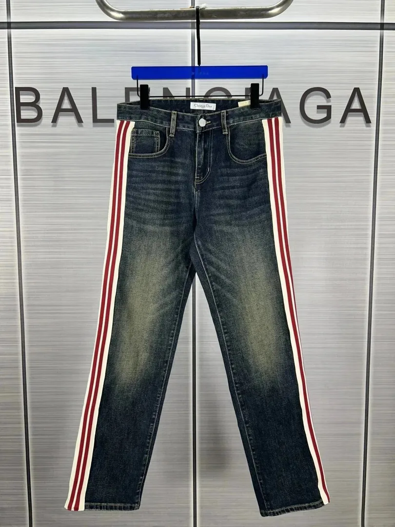 Classic Denim Jeans — Photo 4