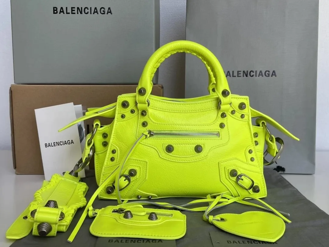 Balenciaga Neo Cagole Motorcycle Bag — QC