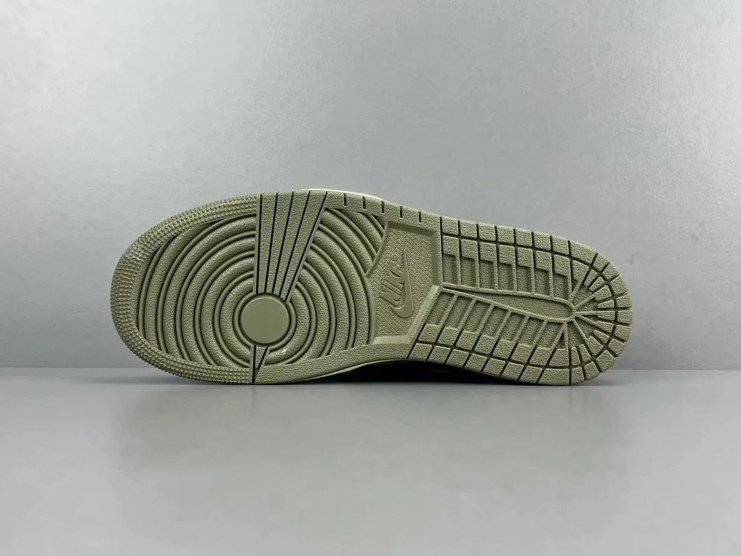 Air Jordan 1 Low Olive — Photo 7