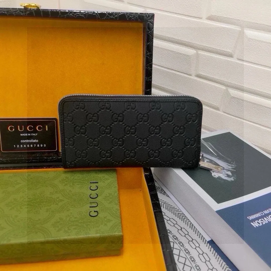Gucci Leather Wallet — photo 11