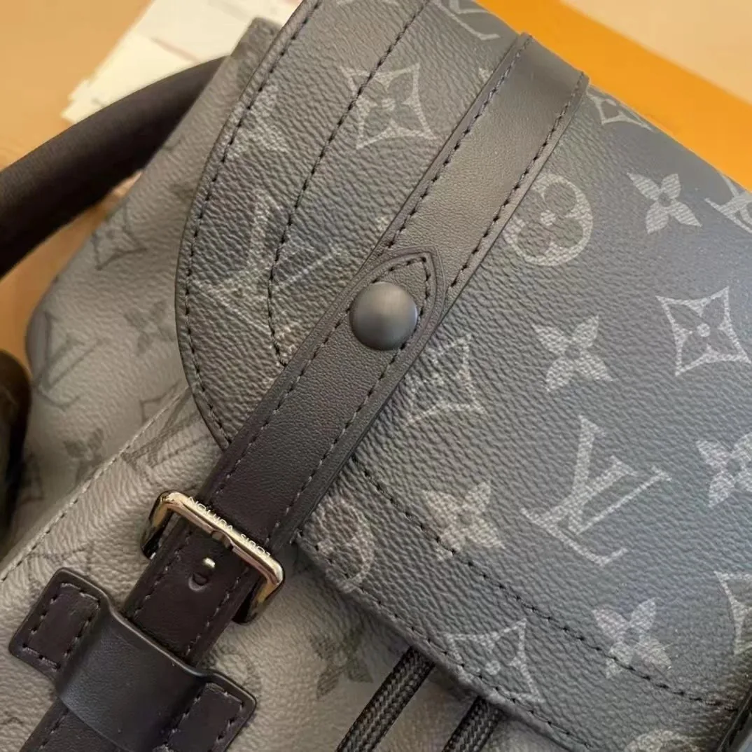 Louis Vuitton Leather Backpack — photo 6