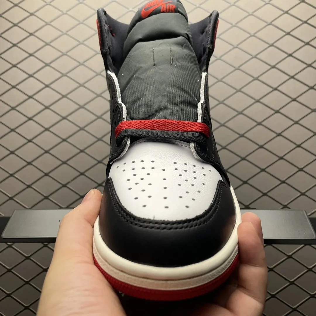 Air Jordan 1 High New Black Toe — photo 9