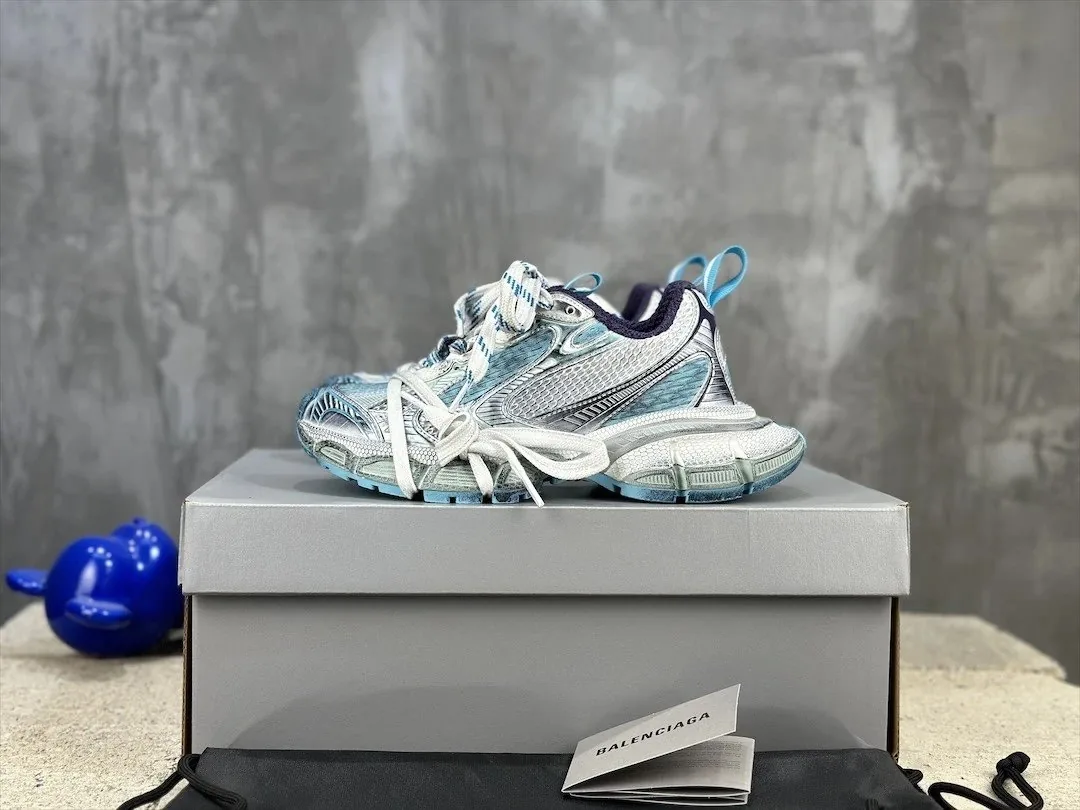 Balenciaga Black White Low-Top Sneakers — Photo 9