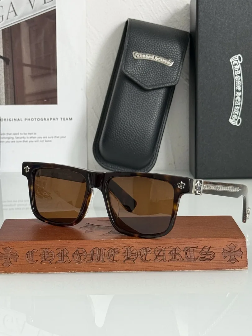 Accessory — Photo 3