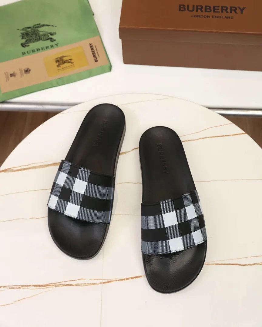 Burberry Slides — photo 12