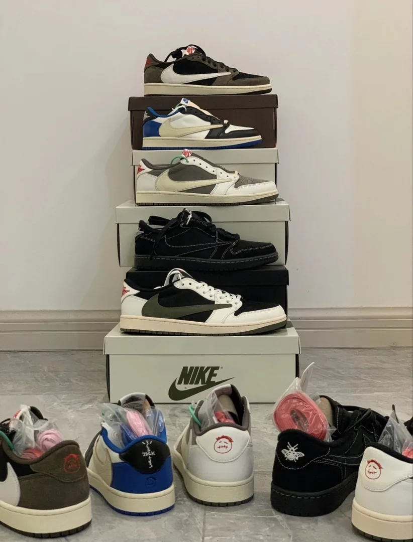 Air Jordan 1 Black Sneakers — Photo 3