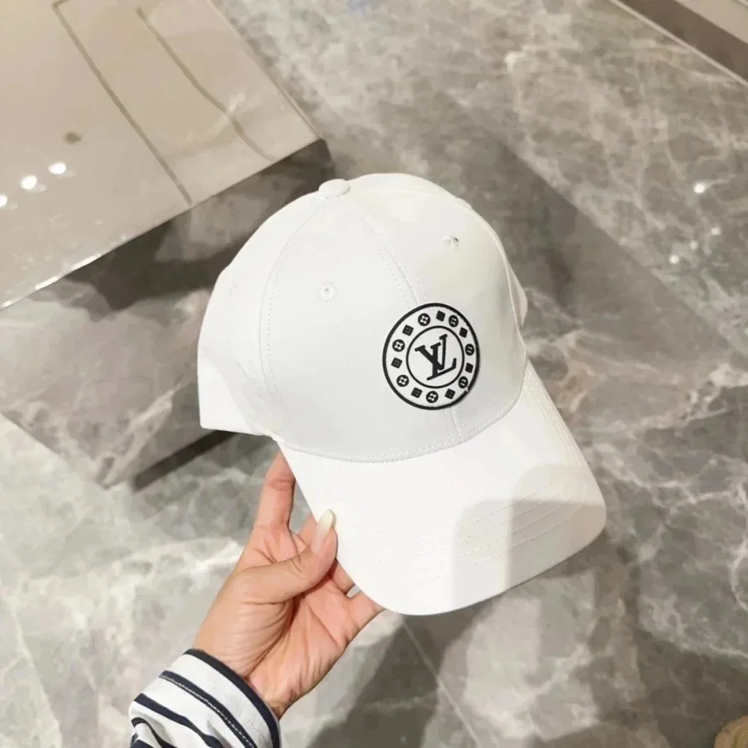 Louis Vuitton Monogram Knit Beanie Collection — Photo 14