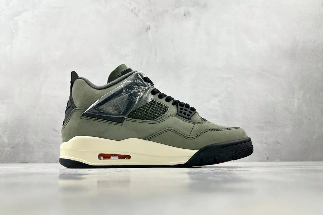 Air Jordan 4 Undefeated Green — Photo 2