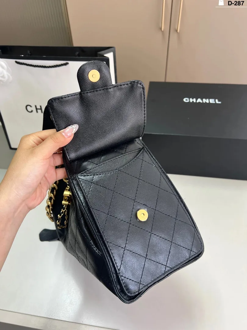 Chanel Hippie Underarm Tote Bag — Zdjęcie 11
