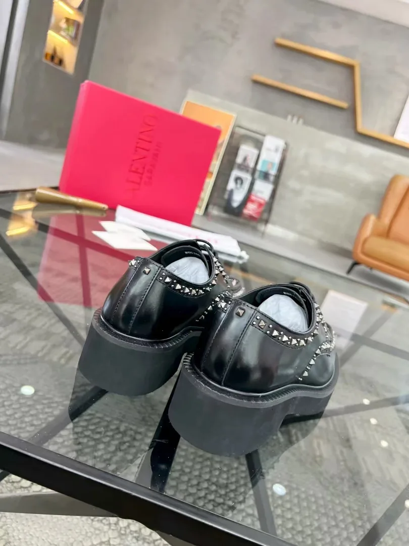 Leather Sandals — Photo 9