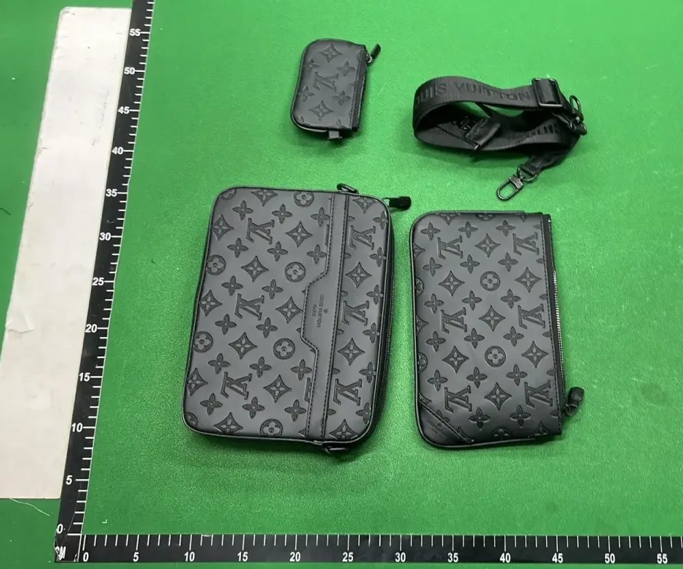Louis Vuitton Trio Messenger Bag — Photo 15