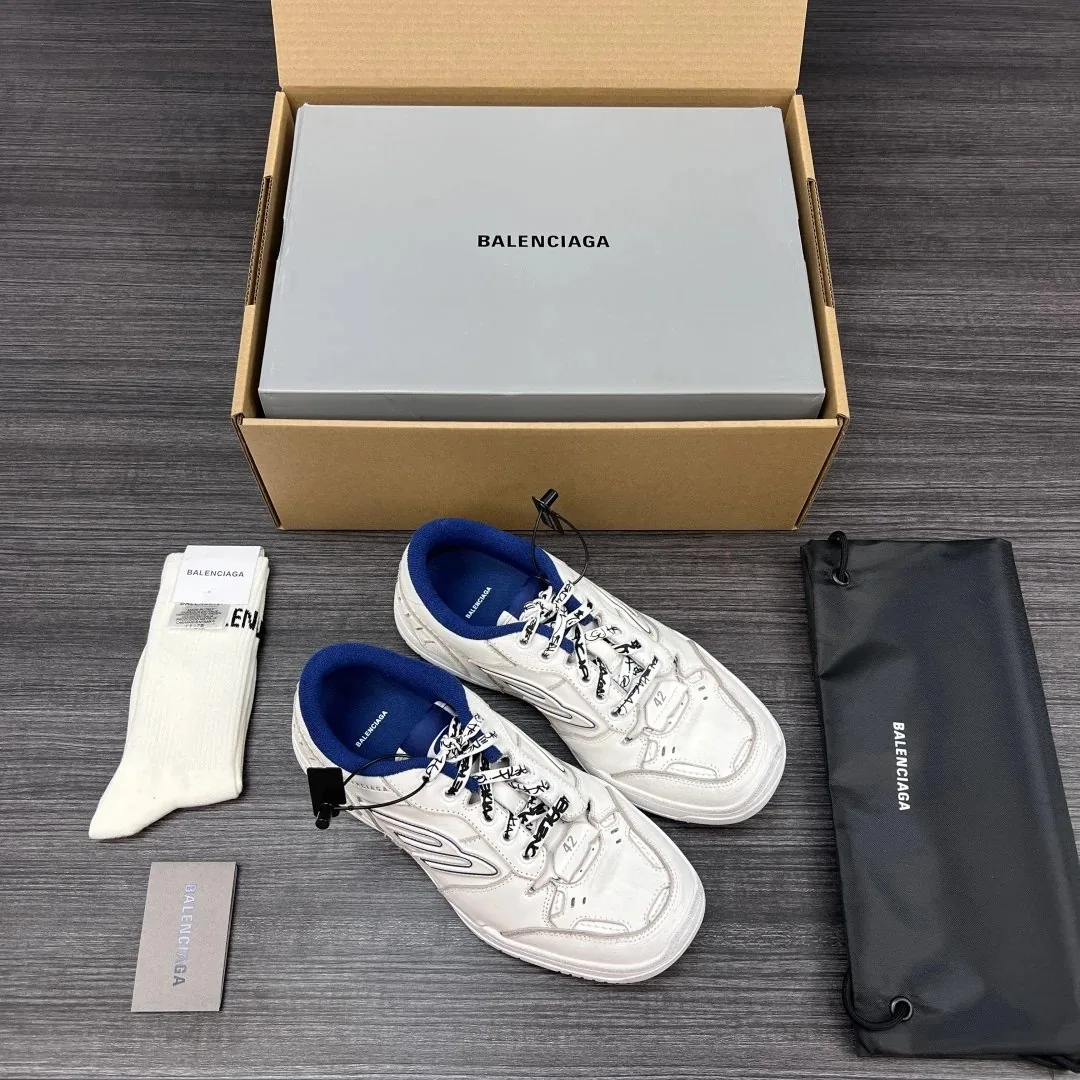Balenciaga Hamptons Distressed Leather Lace Up Shoes — photo 4