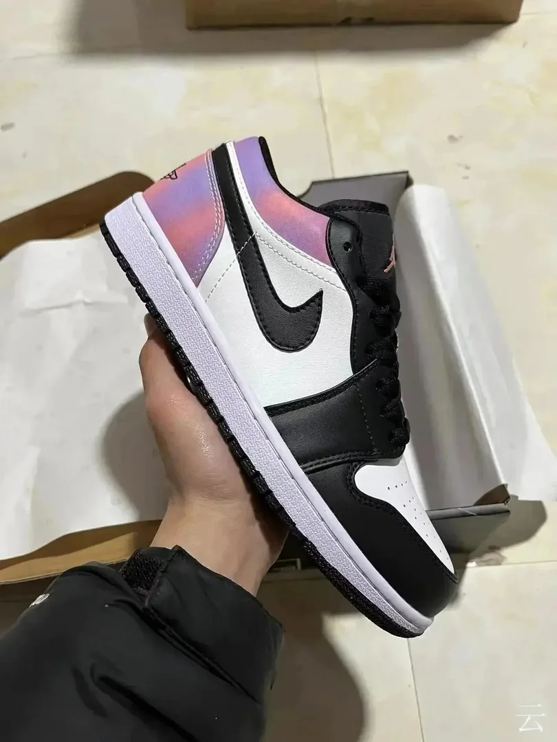 Jordan 1 White Basic Trainers — Photo 13