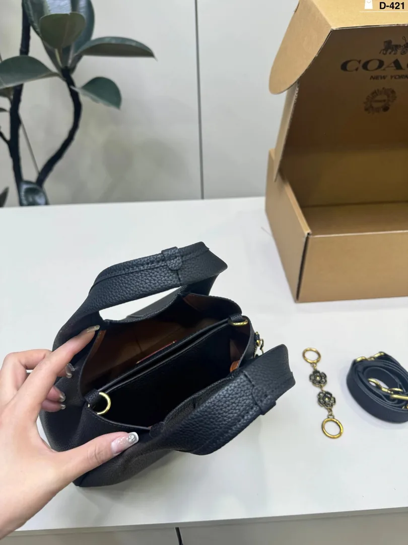 Celine Lana Basket Bag — Photo 13