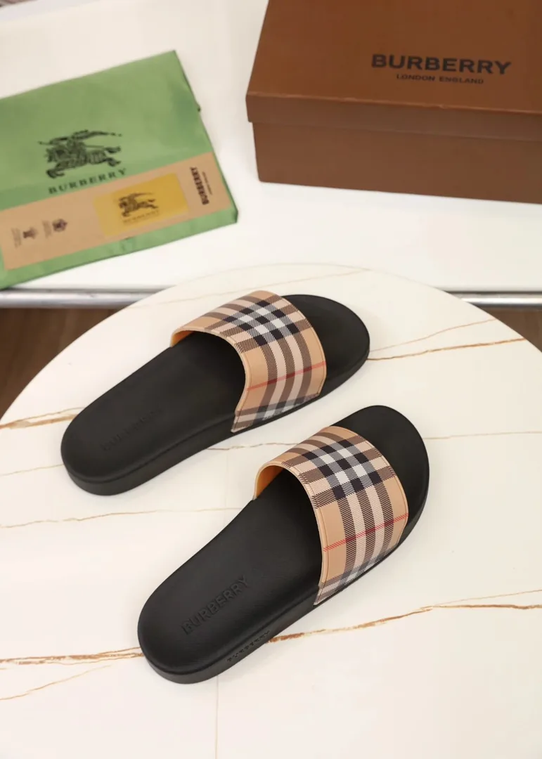 Burberry Slides — photo 8