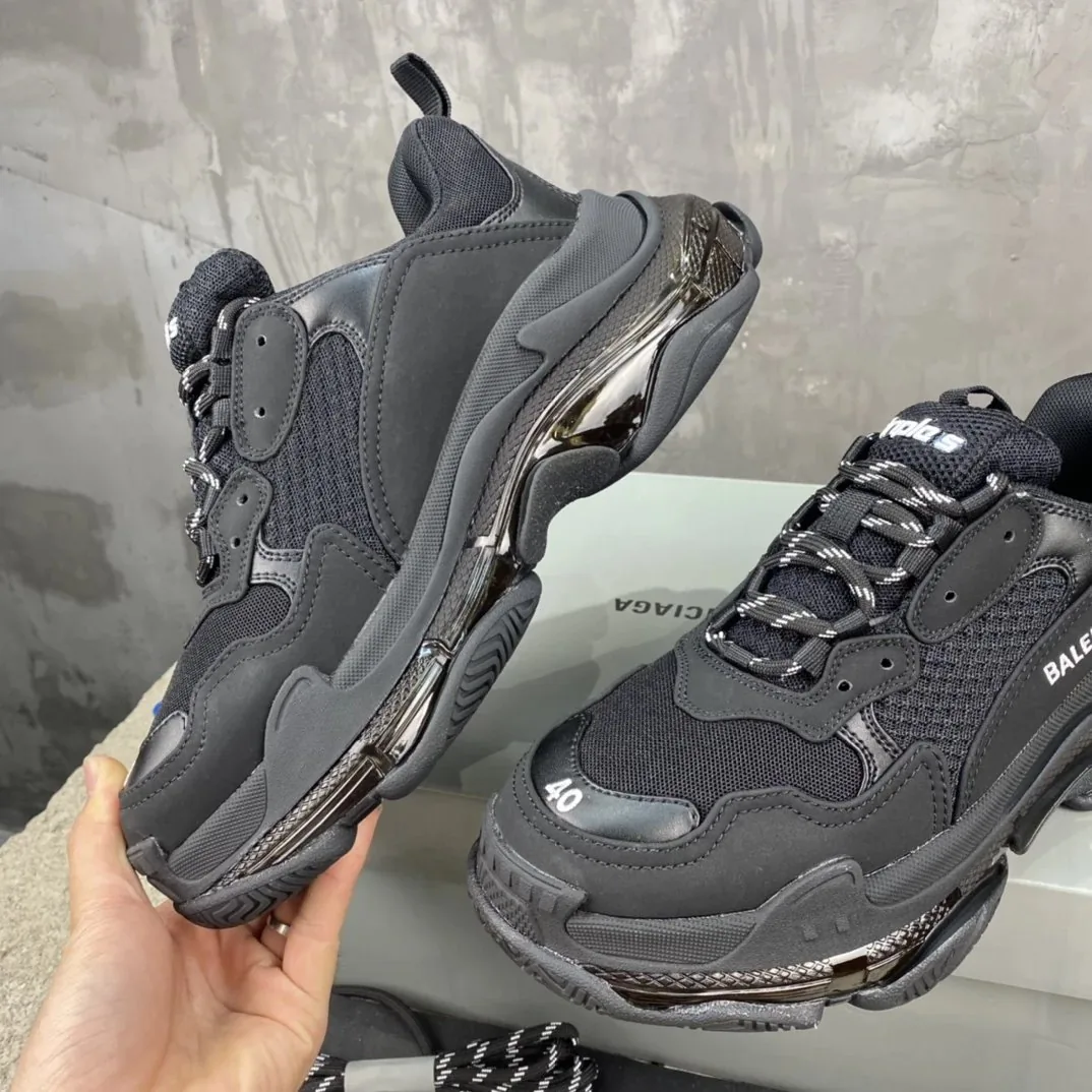 Balenciaga Triple S Black — Photo 4