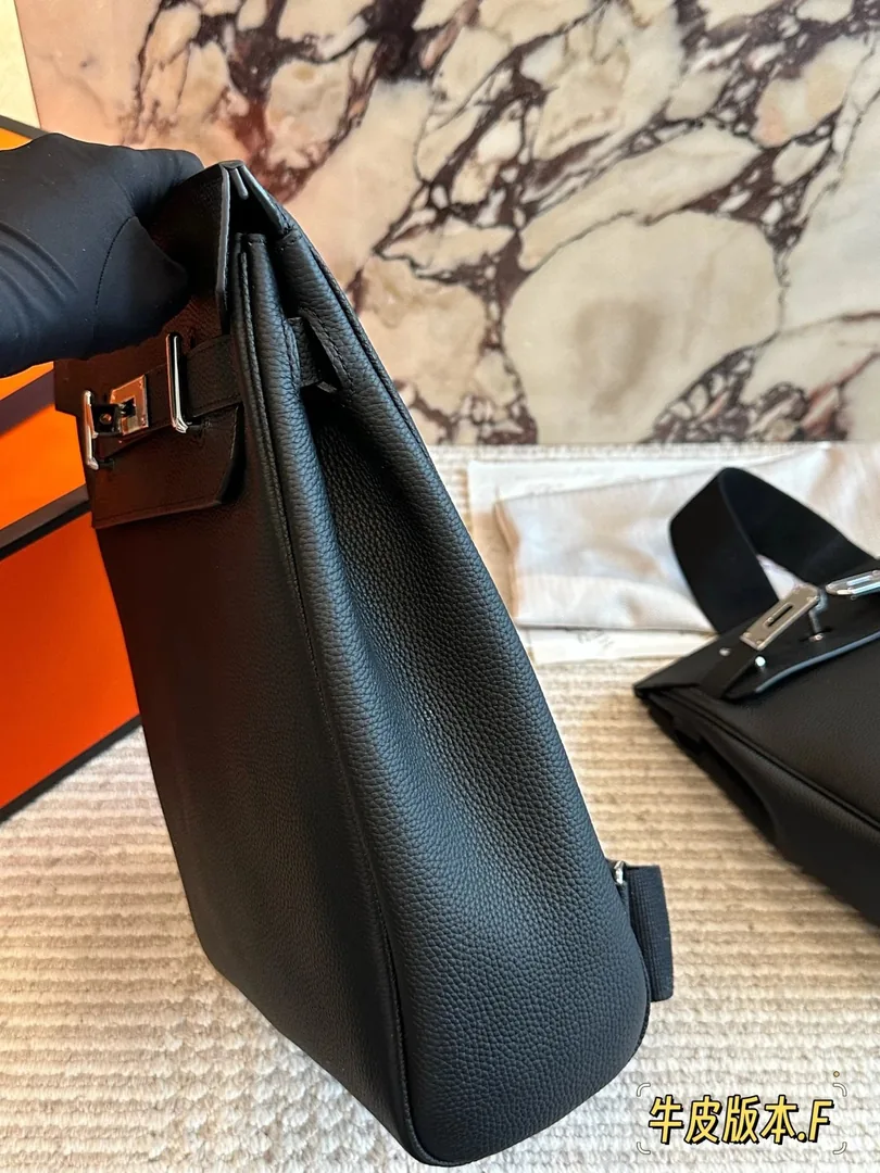 Hermes Leather Handbag — photo 12