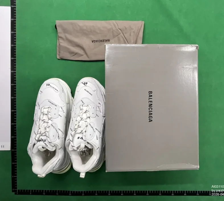Balenciaga Triple S Black — Photo 14