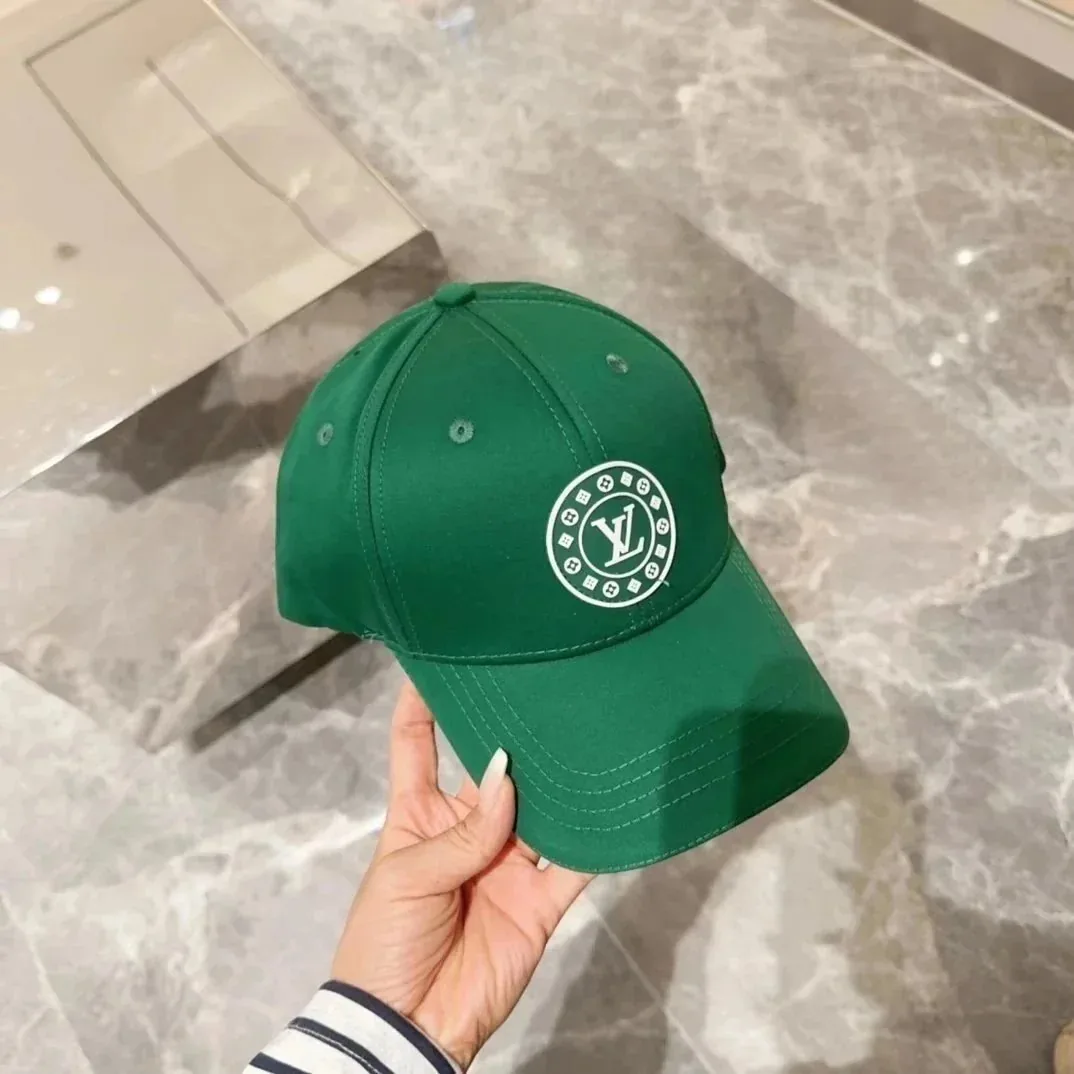 Louis Vuitton Monogram Knit Beanie Collection — Photo 15