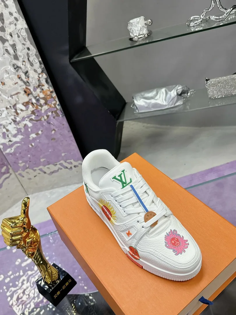 Louis Vuitton LV Trainer Graffiti Print Low-Top Trainers — Photo 7