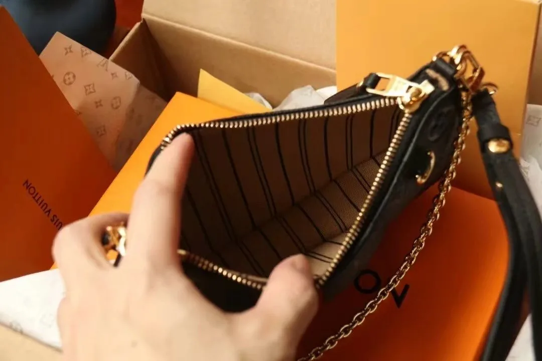 Louis Vuitton Leather Purse — photo 4