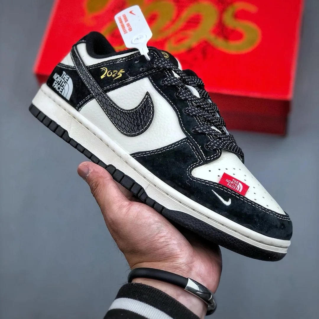 Nike Dunk Sneakers — Photo 15