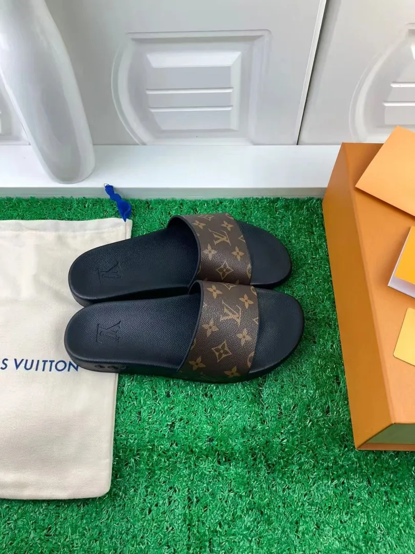 Waterfront Slides — QC