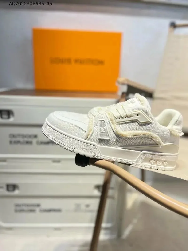 Louis Vuitton LV Trainer Low-Top Lace-Up Trainers — Photo 9