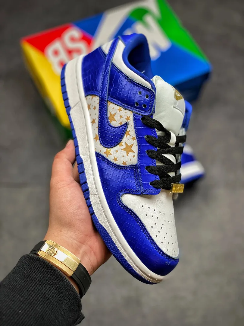 Nike SB Dunk Low Supreme Collaboration Sneakers — photo 2