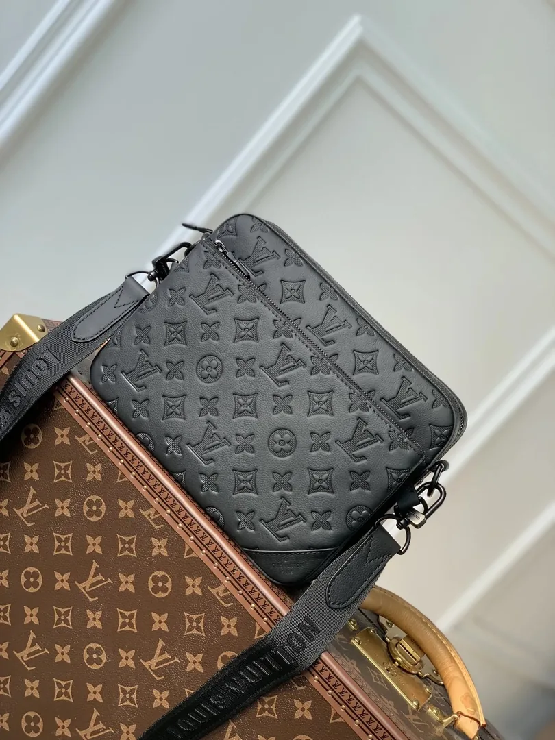 Louis Vuitton Trio Messenger Bag — Photo 14
