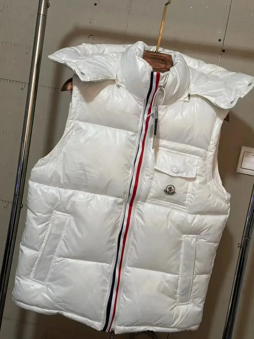 Sleeveless Padded Vest — Photo 10