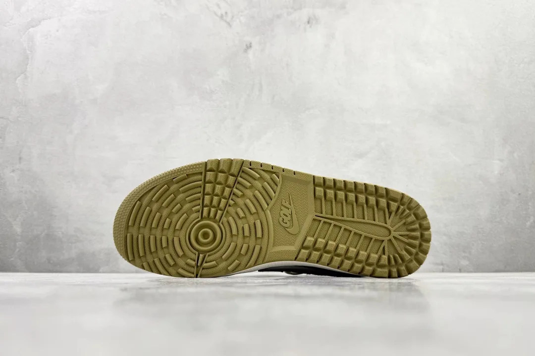 Travis Scott Air Jordan 1 Golf — photo 4