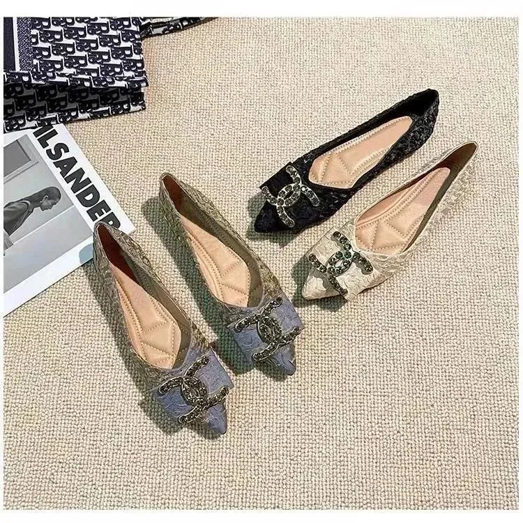 Pointed-Toe Flats — photo 4