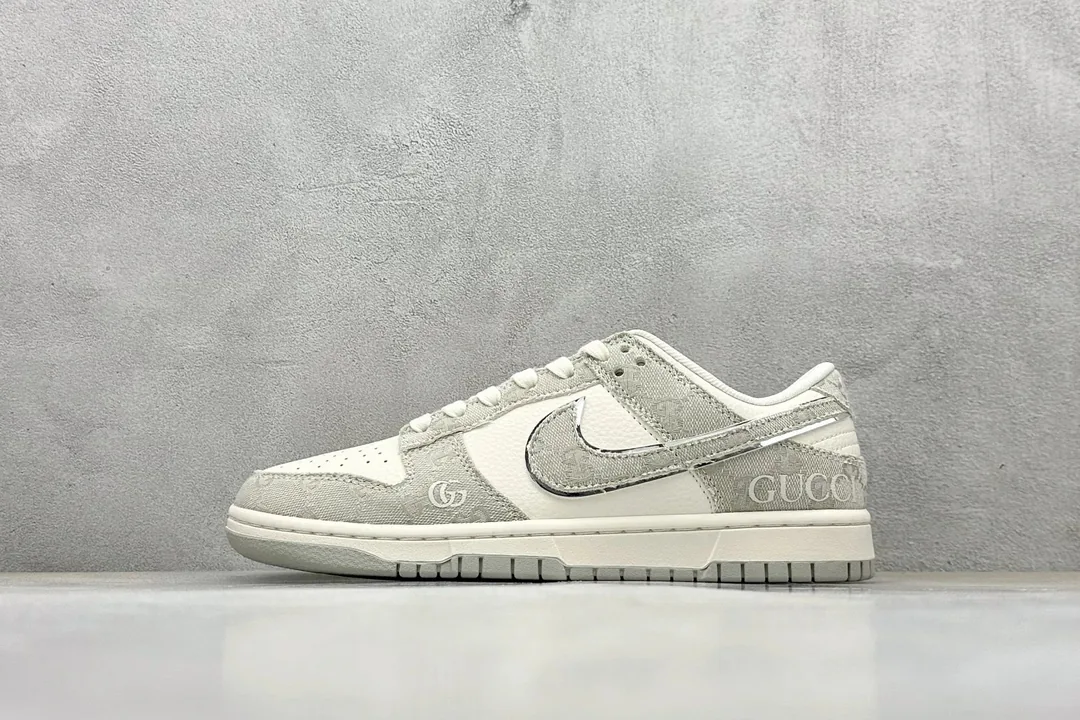 Nike Dunk Low Gucci Collab Top Sneakers