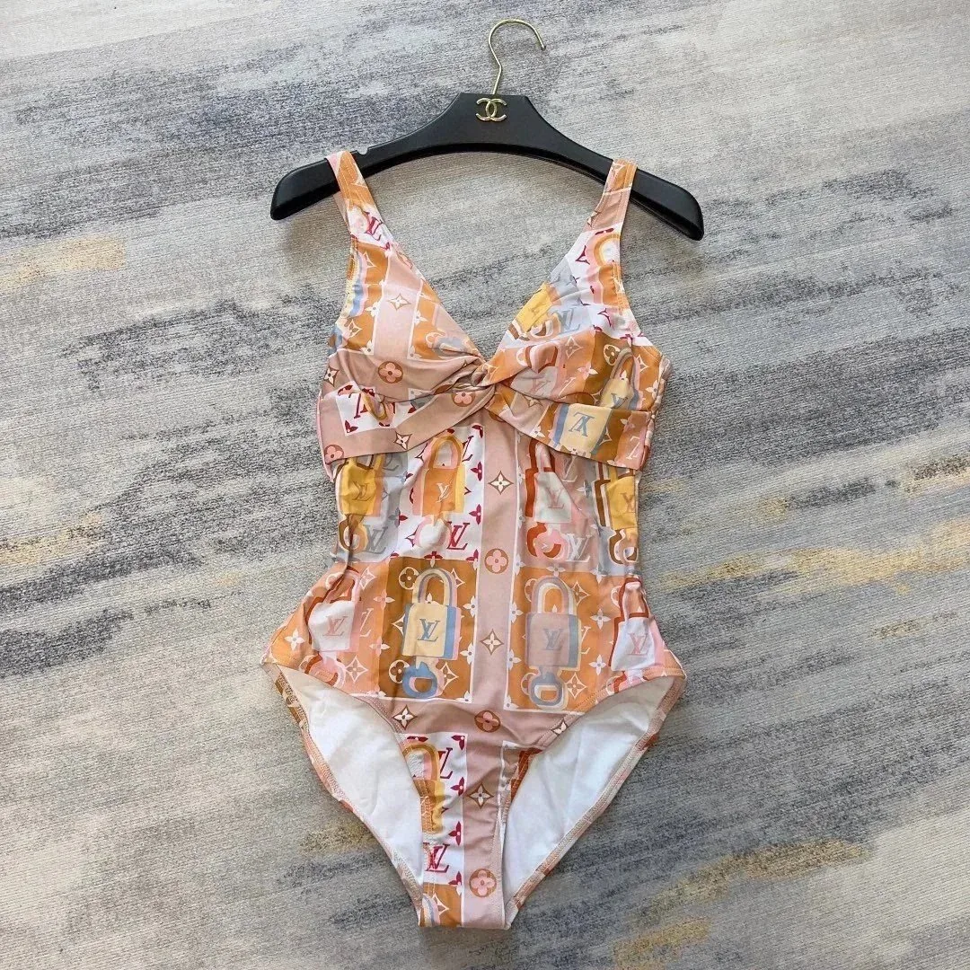 Swimsuit 009 — photo 7
