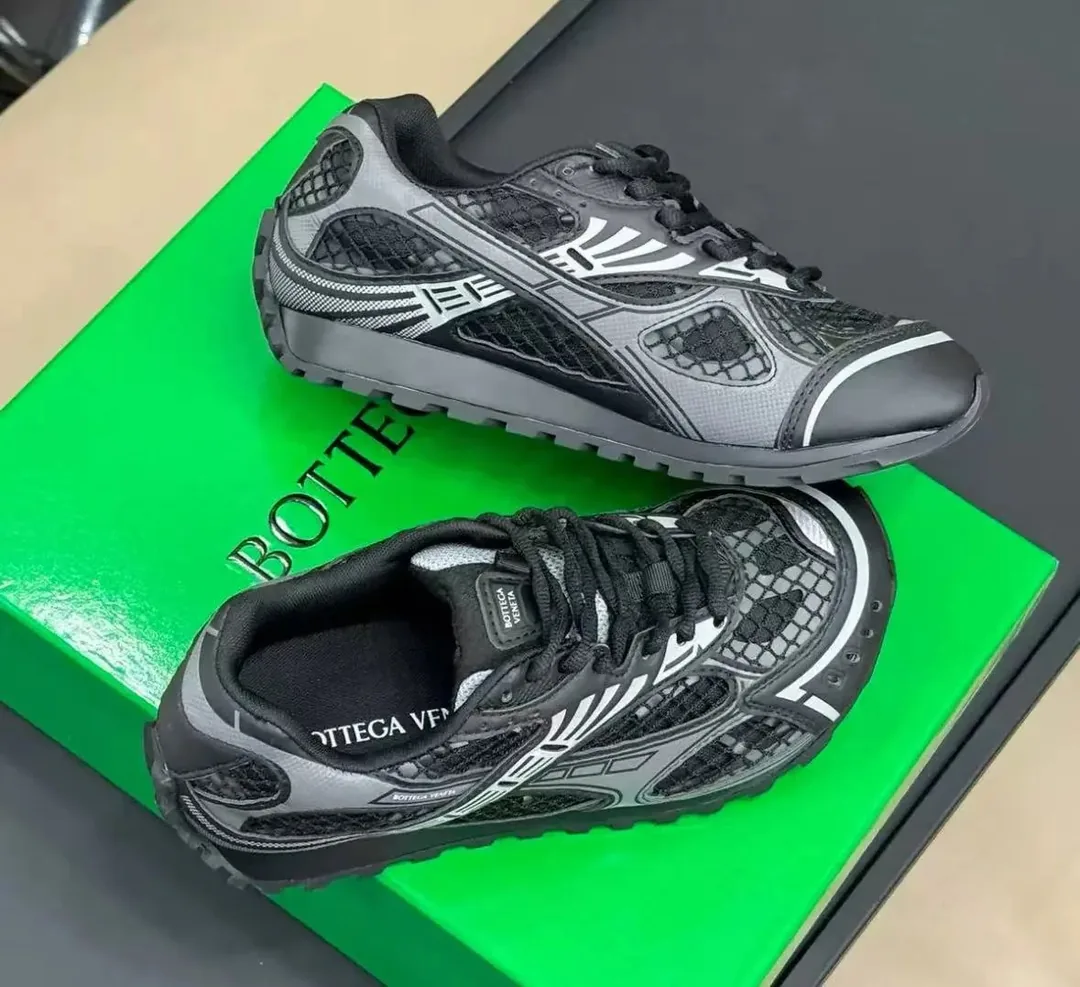 Saucony ProGrid Omni 9 (Bottega Veneta) DBD Cushioned Running Sneakers — Photo 11