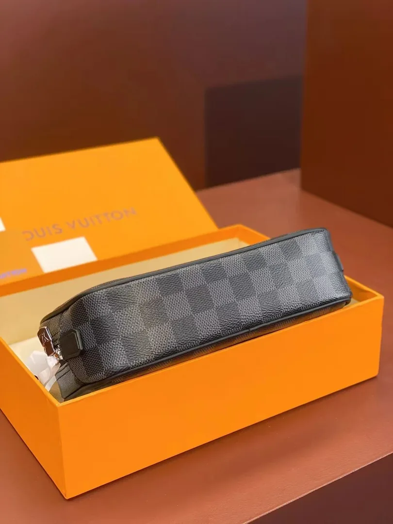 Louis Vuitton Classic Handbag — photo 3