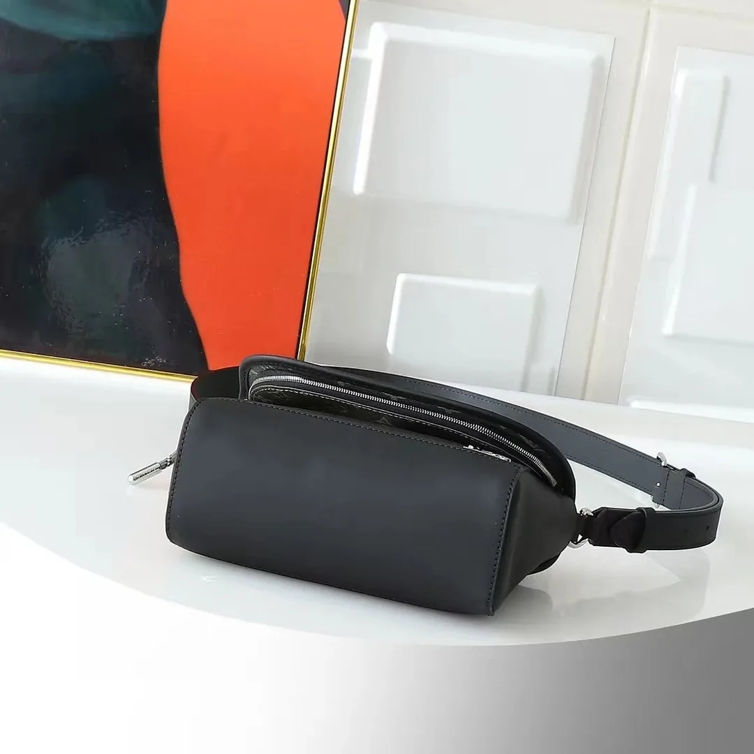 Louis Vuitton Leather Shoulder Bag — photo 8
