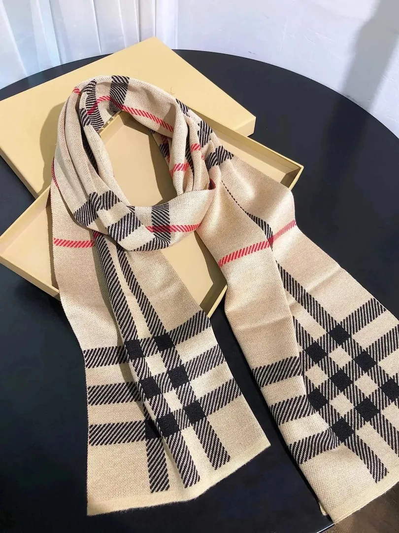 Double-Sided Cashmere Scarf — Photo 12