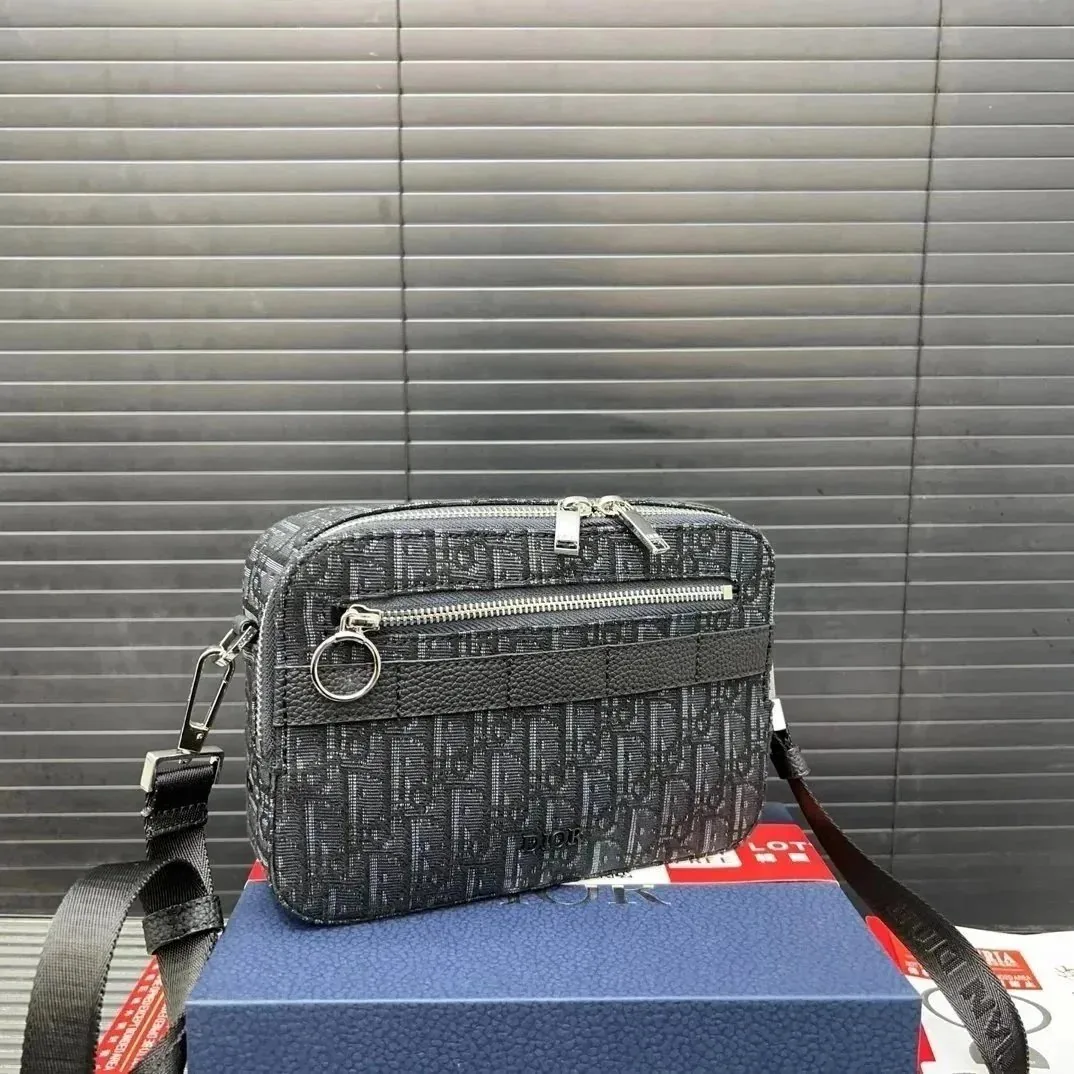 Small Square Camera Bag — Photo 7